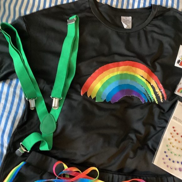 NEW SET;Pride WearEarrings/Face Decals/Hair Bow/Tee/Shorts/magnet/bracelet/sox➕ - Picture 12 of 14
